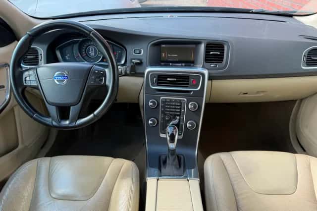 Volvo V60 (2013) thumbnail 3