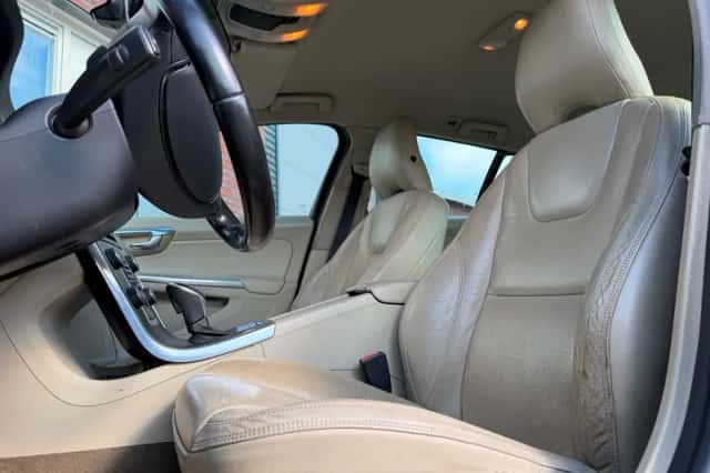 Volvo V60 (2013) thumbnail 4