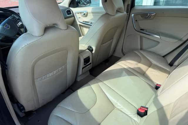 Volvo V60 (2013) thumbnail 5