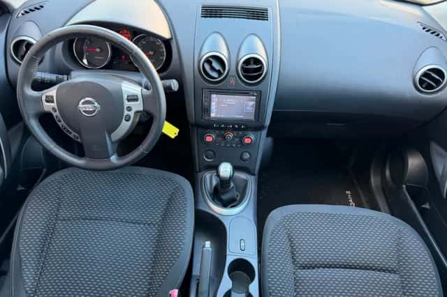 Nissan Qashqai (2010) thumbnail 3