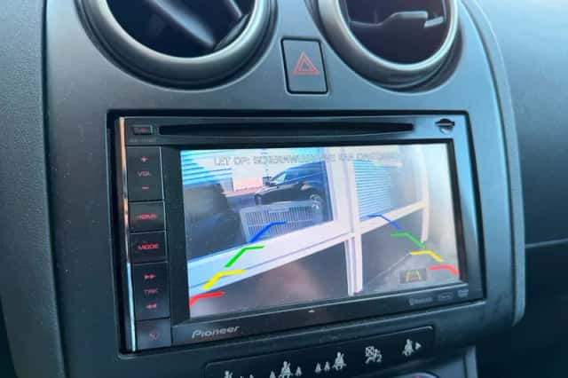 Nissan Qashqai (2010) thumbnail 6