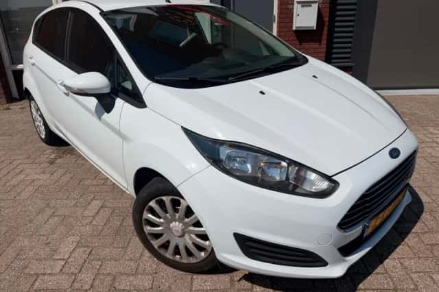 Ford Fiesta (2013) thumbnail 1