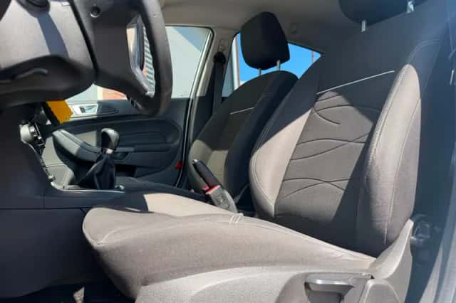 Ford Fiesta (2013) thumbnail 4