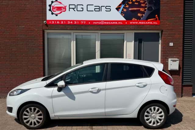 Ford Fiesta (2013) thumbnail 5