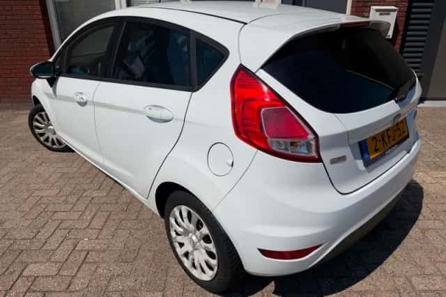 Ford Fiesta (2013) thumbnail 6