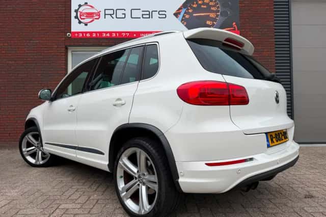 Volkswagen Tiguan (2012) thumbnail 2