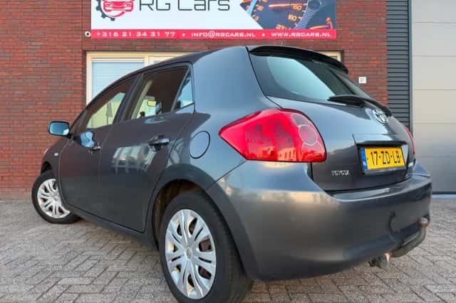 Toyota Auris (2008) thumbnail 2
