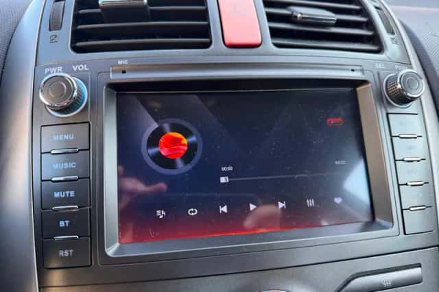 Toyota Auris (2008) thumbnail 5