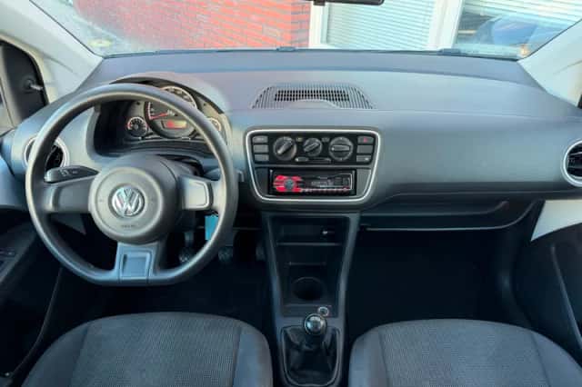 Volkswagen Up! (2013) thumbnail 3