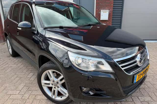 Volkswagen Tiguan (2011) thumbnail 1