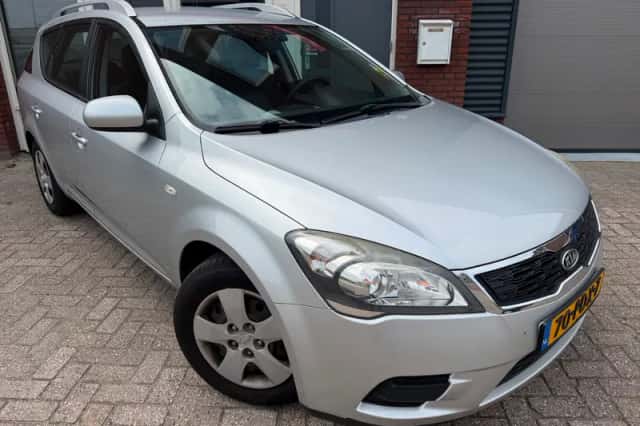 Kia Cee'd (2011) thumbnail 1