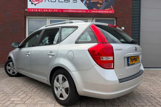 Kia Cee'd (2011) thumbnail 2