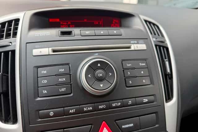 Kia Cee'd (2011) thumbnail 4