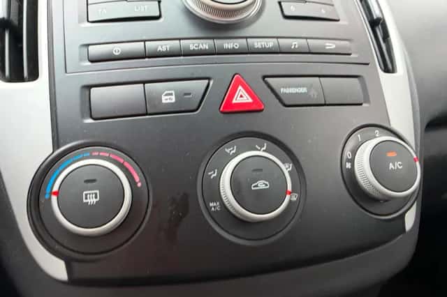 Kia Cee'd (2011) thumbnail 6