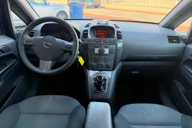 Opel Zafira (2007) thumbnail 3