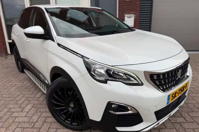 Peugeot 3008 (2018) thumbnail 1