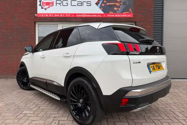Peugeot 3008 (2018) thumbnail 2