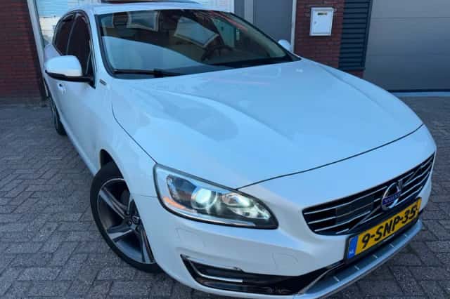Volvo V60 (2013) thumbnail 1