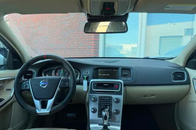 Volvo V60 (2013) thumbnail 3