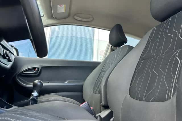 Kia Picanto (2012) thumbnail 3