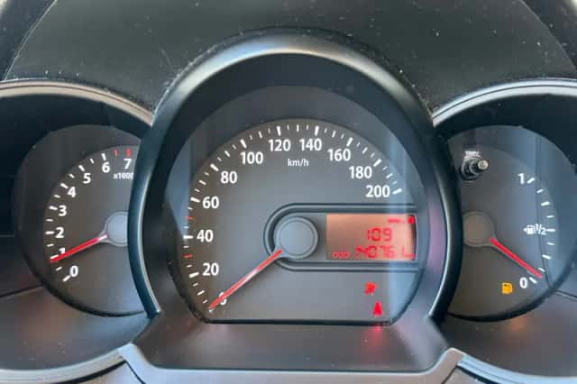 Kia Picanto (2012) thumbnail 6