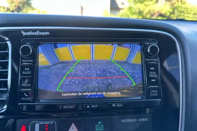 Mitsubishi Outlander (2015) thumbnail 5