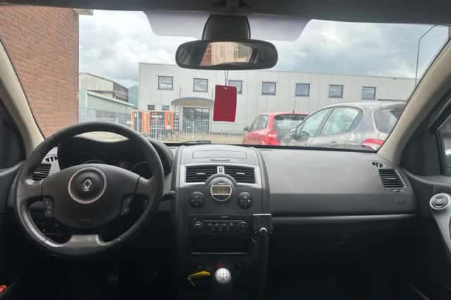 Renault Mégane (2008) thumbnail 4