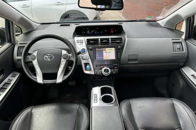 Toyota Prius (2012) thumbnail 3