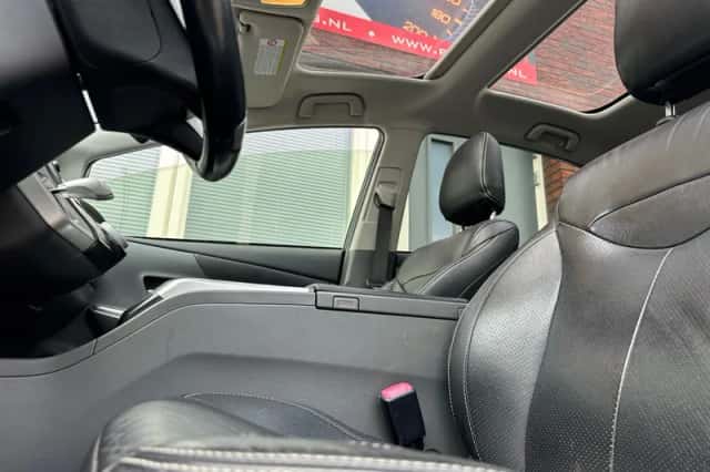 Toyota Prius (2012) thumbnail 4