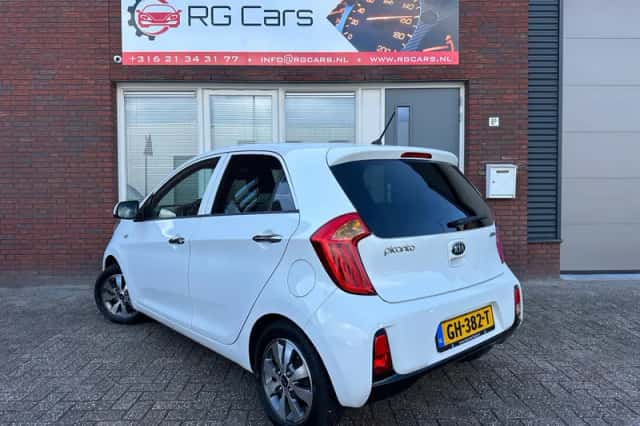 Kia Picanto (2015) thumbnail 2