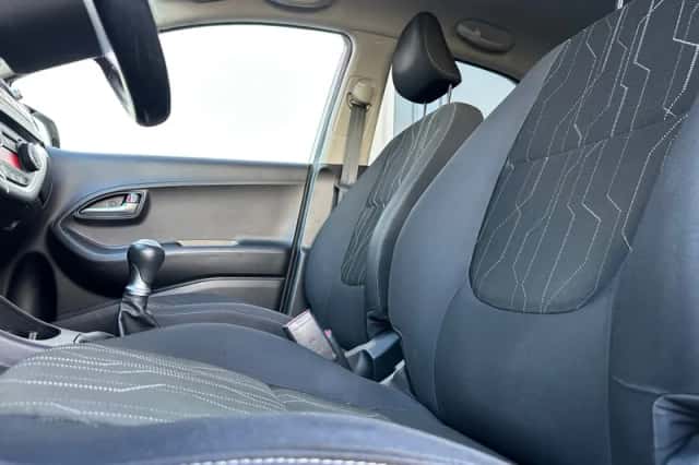 Kia Picanto (2015) thumbnail 4