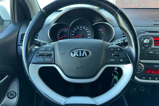 Kia Picanto (2015) thumbnail 5