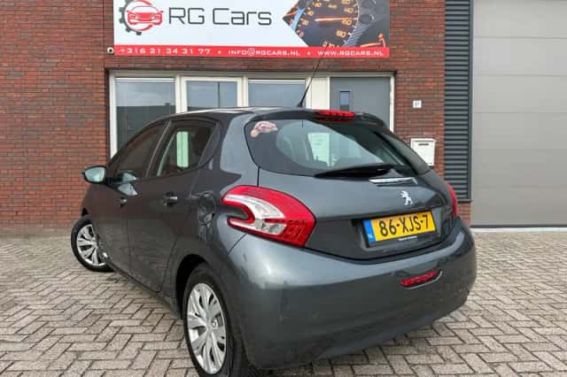 Peugeot 208 (2012) thumbnail 2