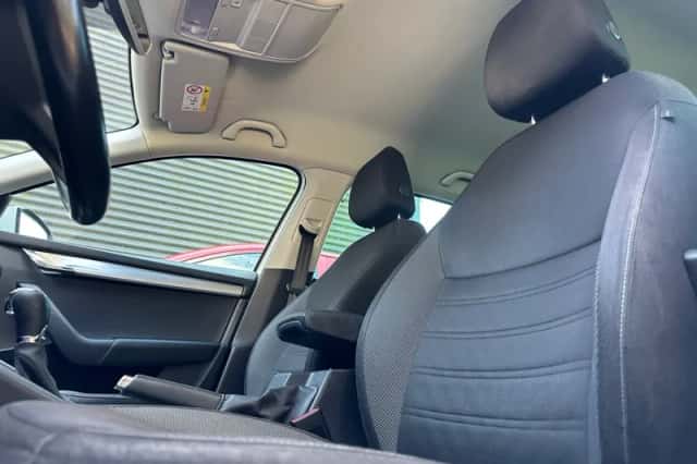 Škoda Octavia (2018) thumbnail 4