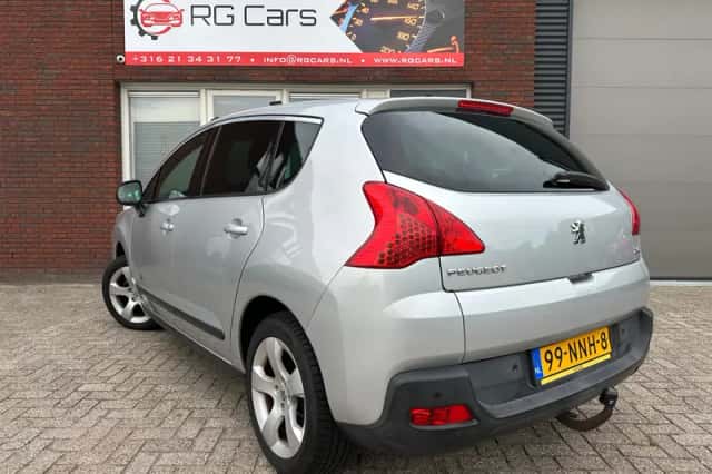 Peugeot 3008 (2010) thumbnail 2