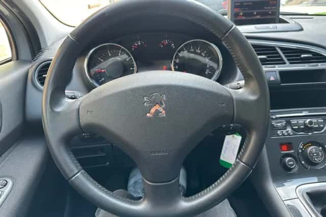 Peugeot 3008 (2010) thumbnail 6