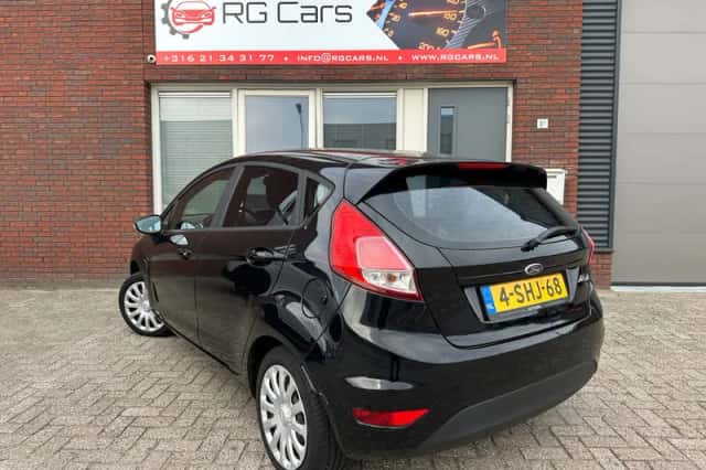 Ford Fiesta (2013) thumbnail 2