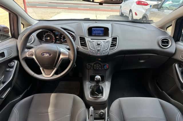 Ford Fiesta (2013) thumbnail 3