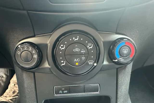 Ford Fiesta (2013) thumbnail 6
