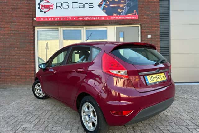 Ford Fiesta (2009) thumbnail 2