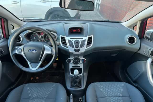Ford Fiesta (2009) thumbnail 3
