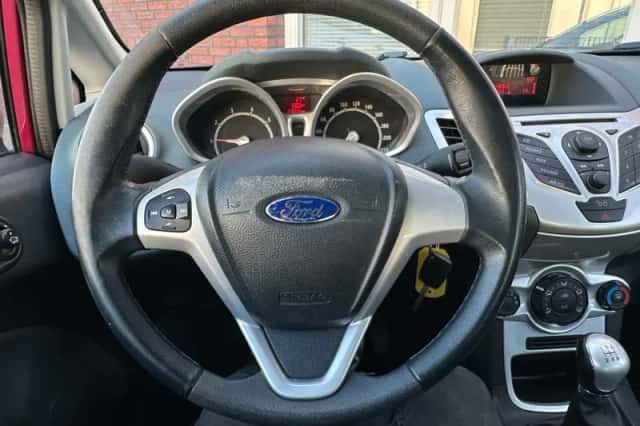 Ford Fiesta (2009) thumbnail 6