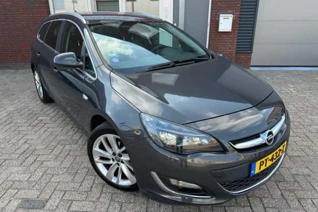 Opel Astra Sports Tourer (2014) thumbnail 1