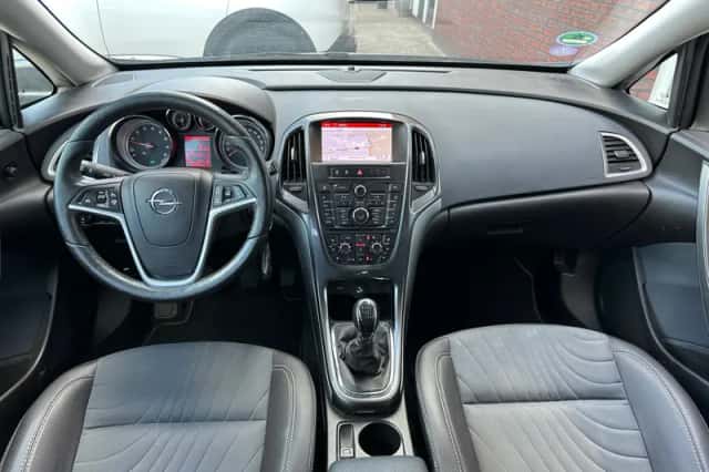 Opel Astra Sports Tourer (2014) thumbnail 3