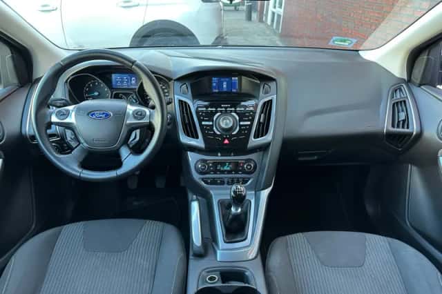 Ford Focus (2012) thumbnail 3