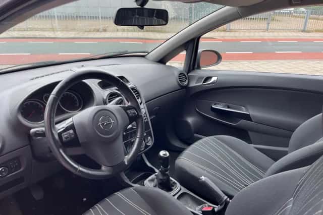 Opel Corsa (2010) thumbnail 3