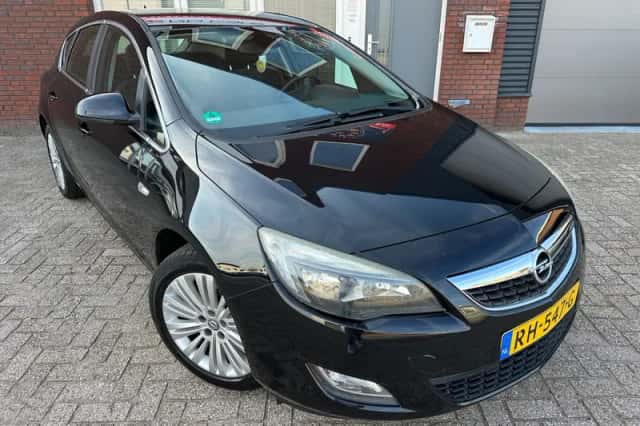 Opel Astra (2011) thumbnail 1