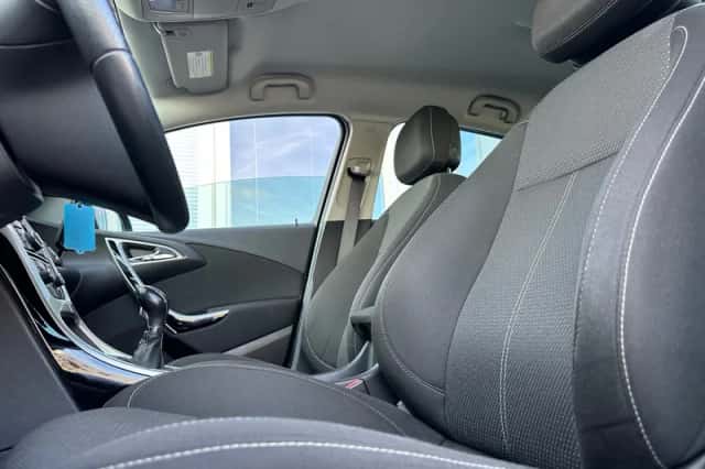 Opel Astra (2011) thumbnail 4