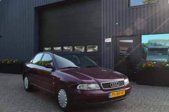 Audi A4 (1996) thumbnail 1