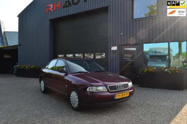 Audi A4 (1996) thumbnail 2